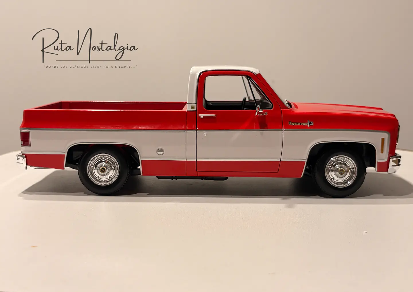 Camioneta a escala Chevrolet C10 Cheyenne Super 1974  – Maisto 1:18 Special Edition  6