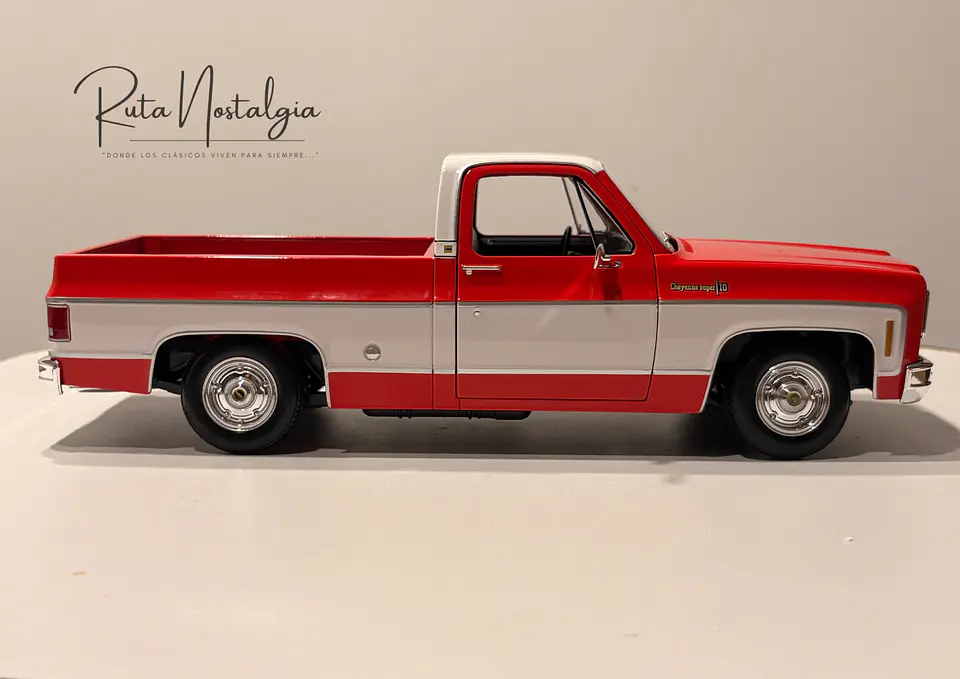 Camioneta a escala Chevrolet C10 Cheyenne Super 1974  – Maisto 1:18 Special Edition  6