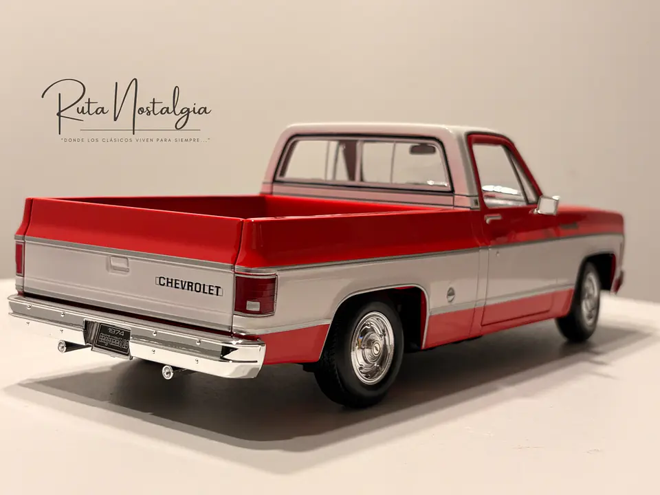 Camioneta a escala Chevrolet C10 Cheyenne Super 1974  – Maisto 1:18 Special Edition  7
