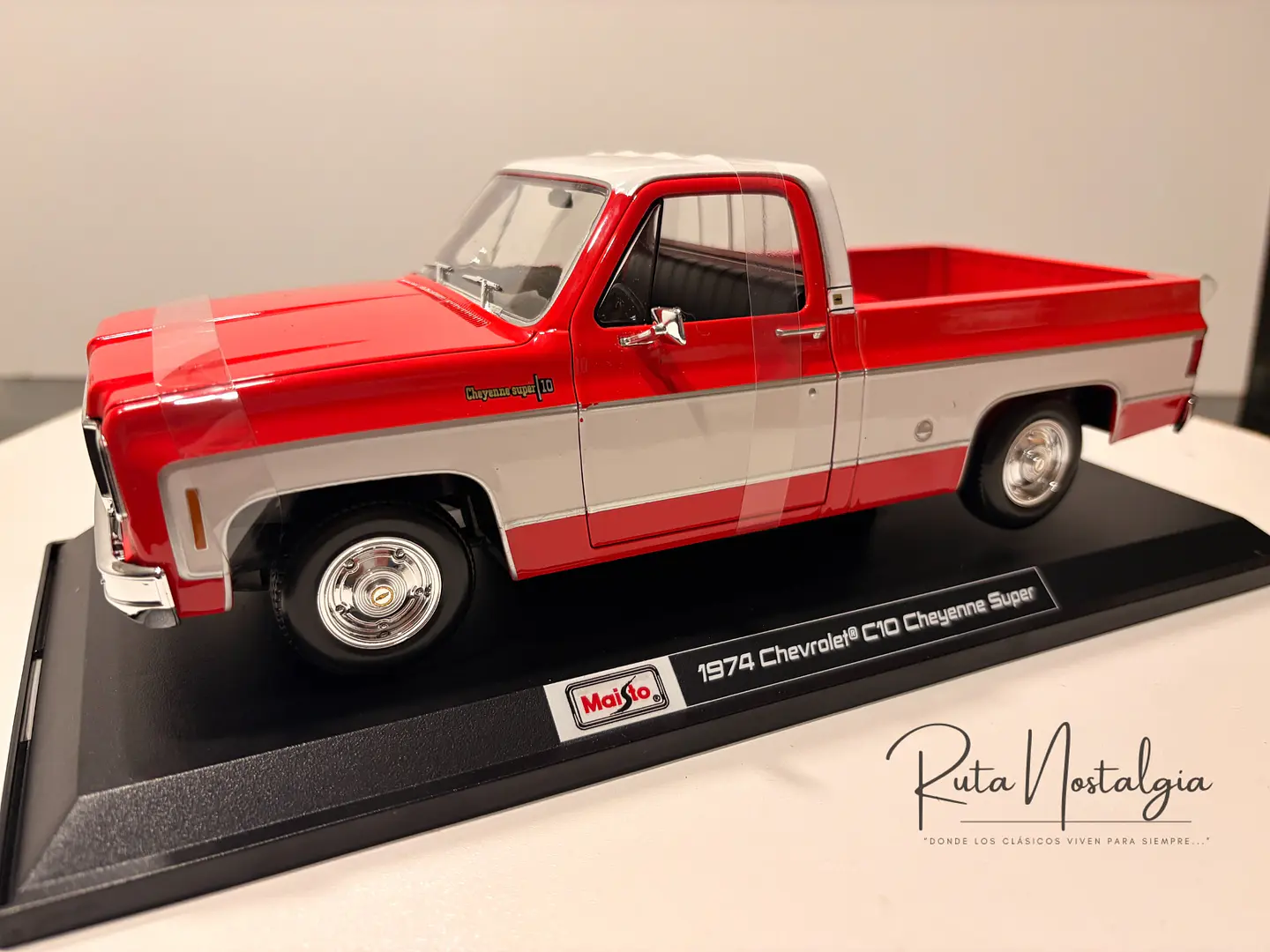 Camioneta a escala Chevrolet C10 Cheyenne Super 1974  – Maisto 1:18 Special Edition  9