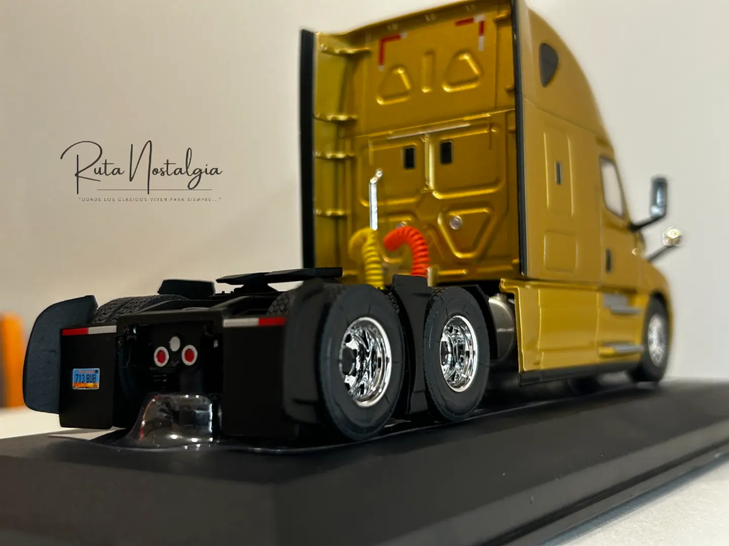 Camión Freightliner Cascadia (2018) | IXO 1:43 15