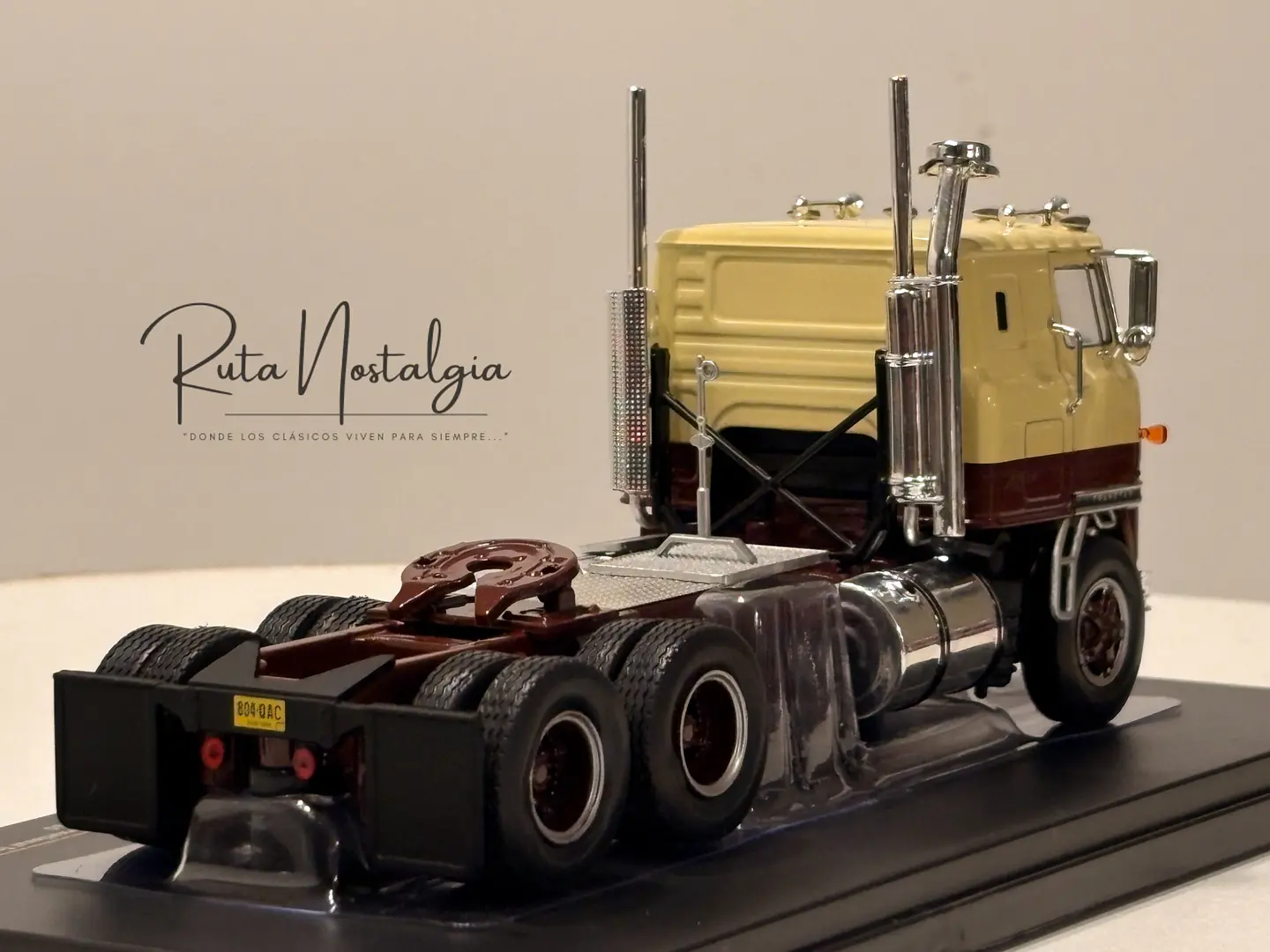 International Transtar COE (1976) | IXO Models 1:43 15