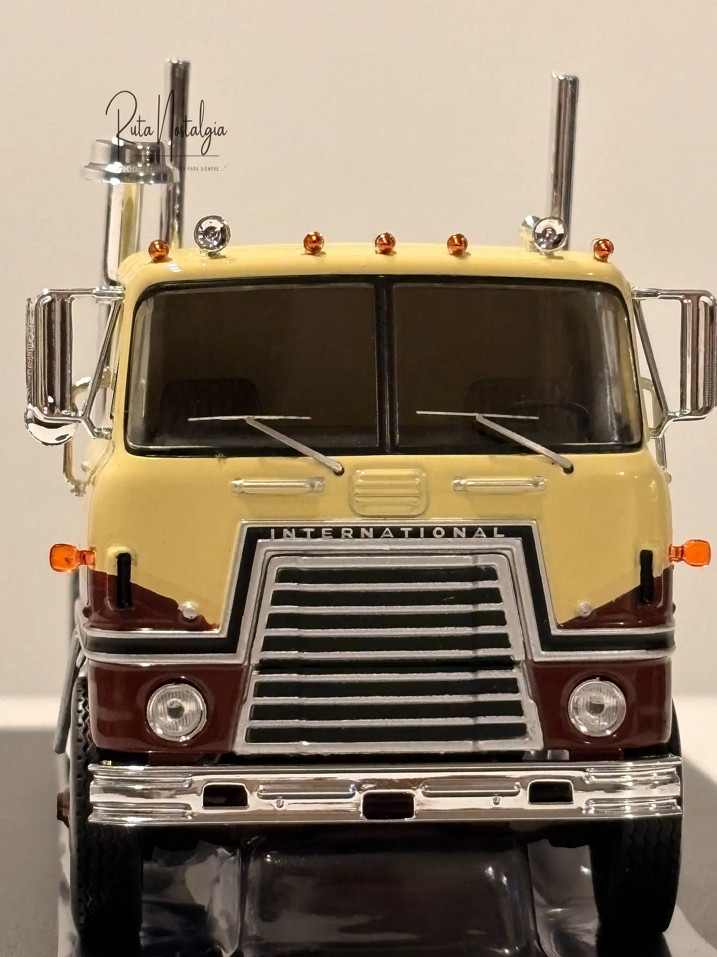 International Transtar COE (1976) | IXO Models 1:43 12