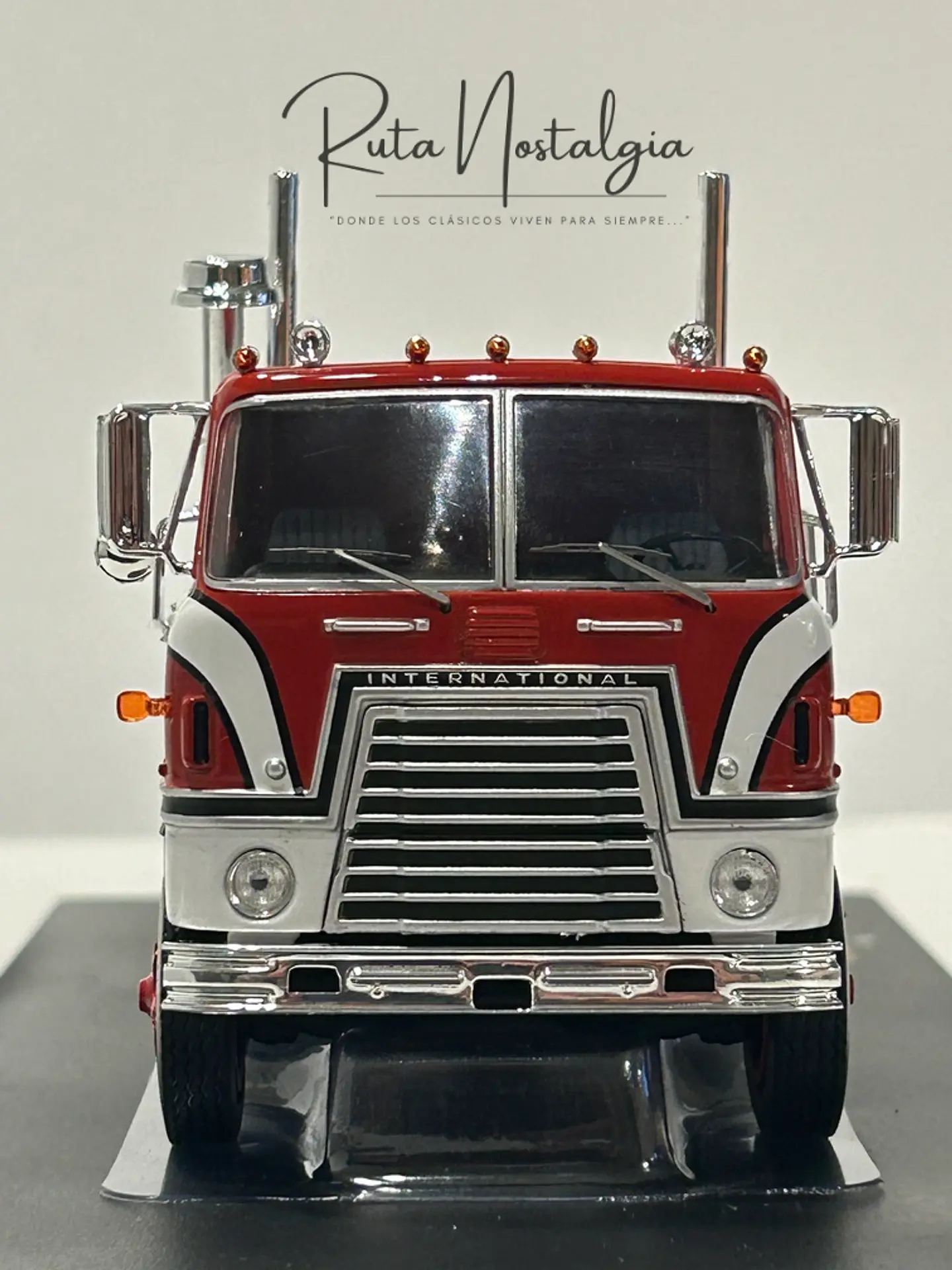 International Transtar COE (1976) | IXO Models 1:43 2