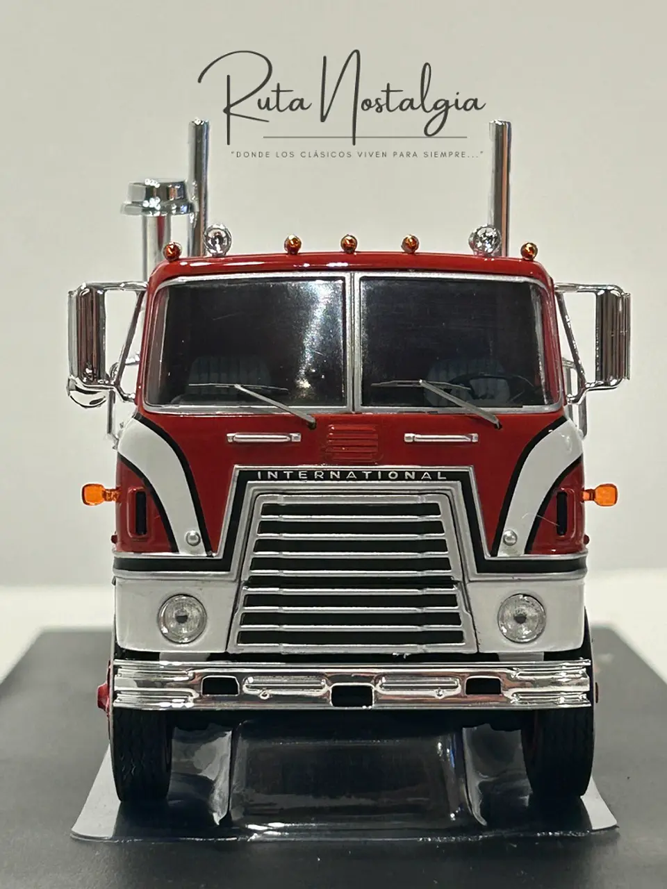International Transtar COE (1976) | IXO Models 1:43 2