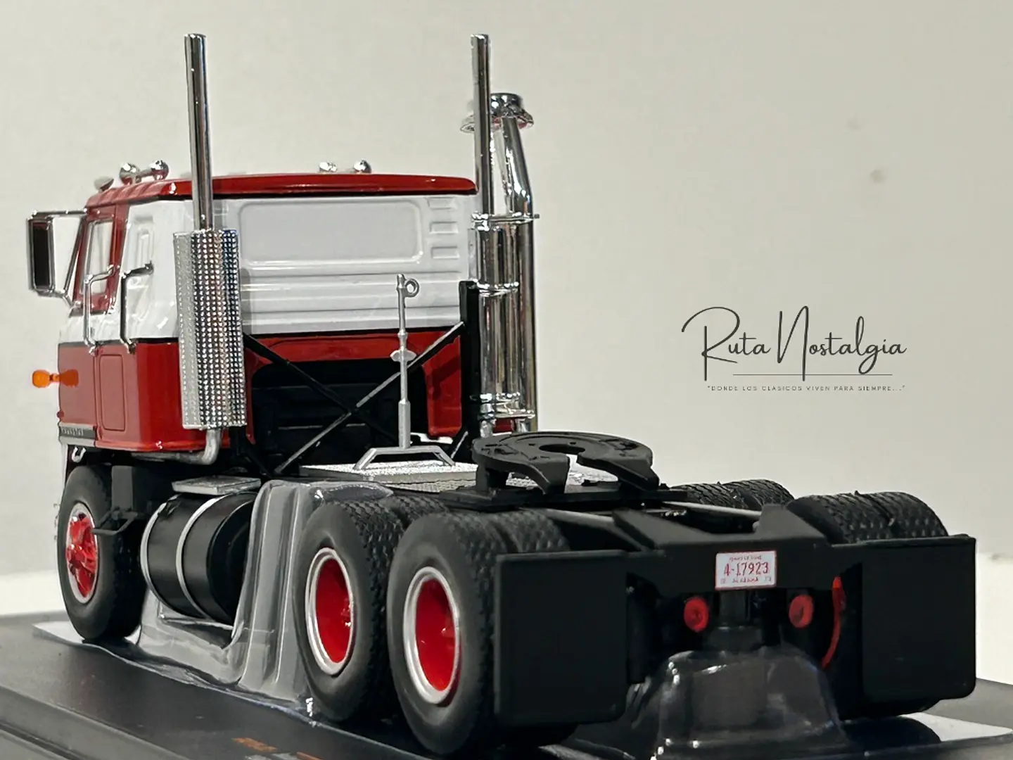 International Transtar COE (1976) | IXO Models 1:43 7