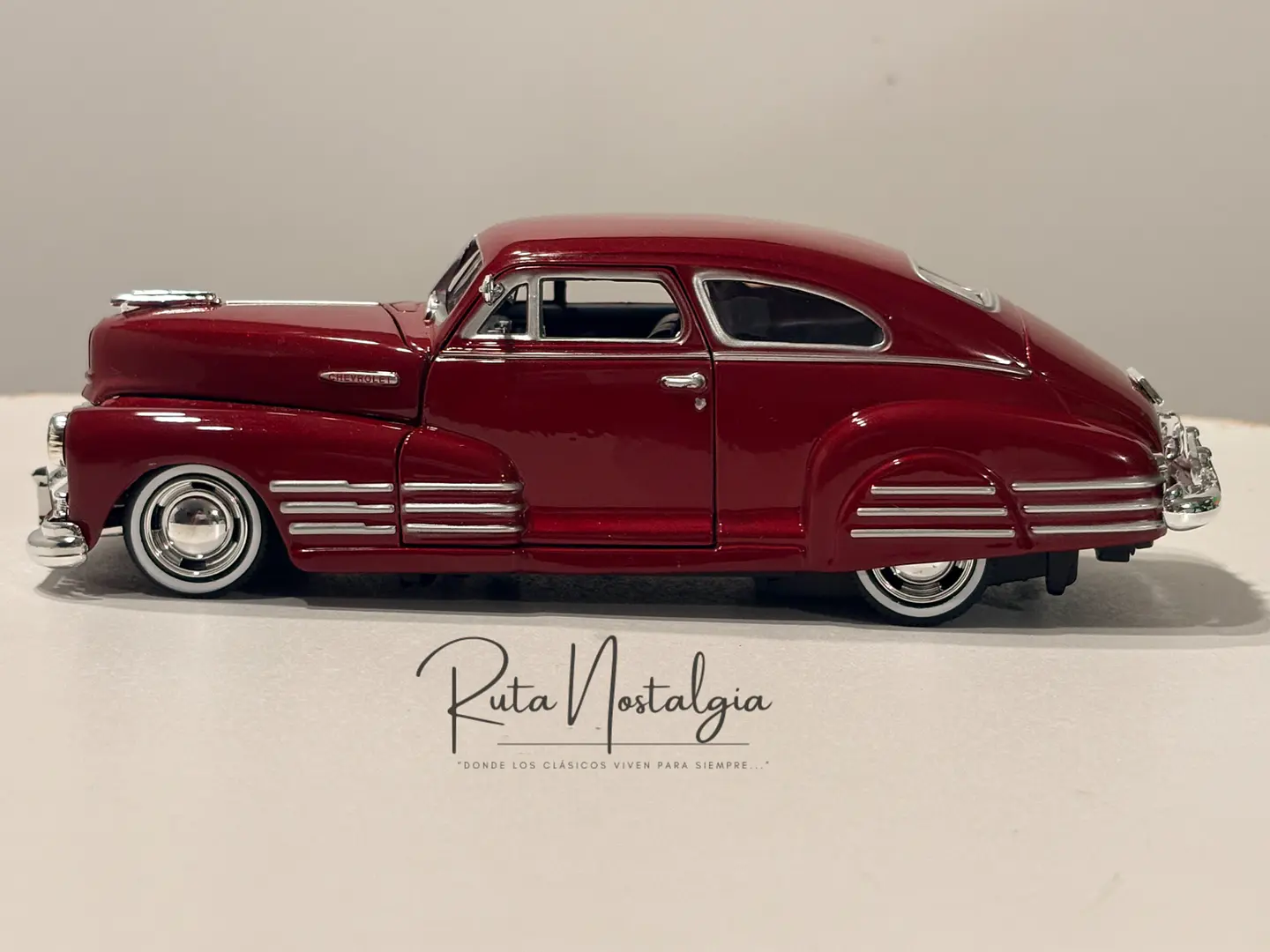 Auto Chevrolet Aerosedan Fleetline (1948) | Motormax 1:24 6