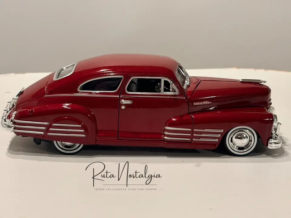Auto Chevrolet Aerosedan Fleetline (1948) | Motormax 1:24 9