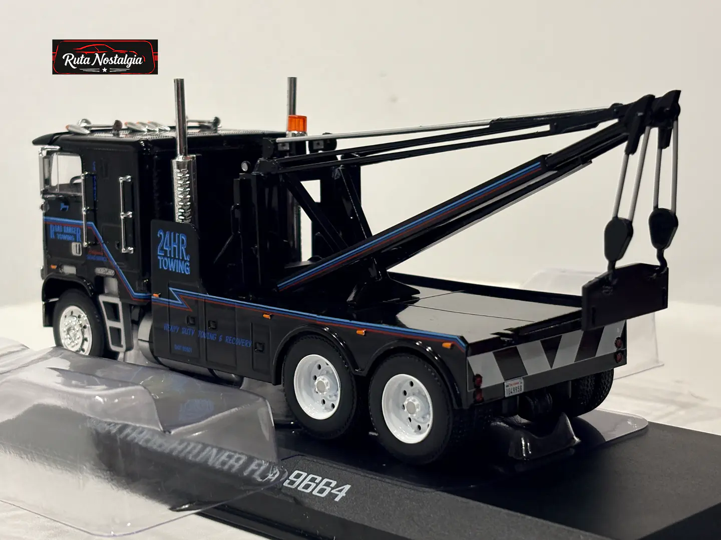 Camión Freightliner FLA 9664 Terminator 2 | Greenlight 1:43 4