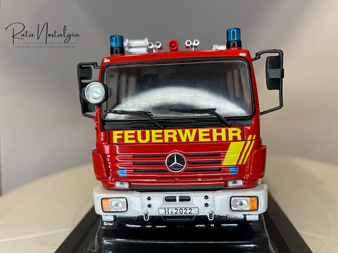 Camión de Bomberos Mercedes-Benz LF 16/12 1995 | IXO 1:43