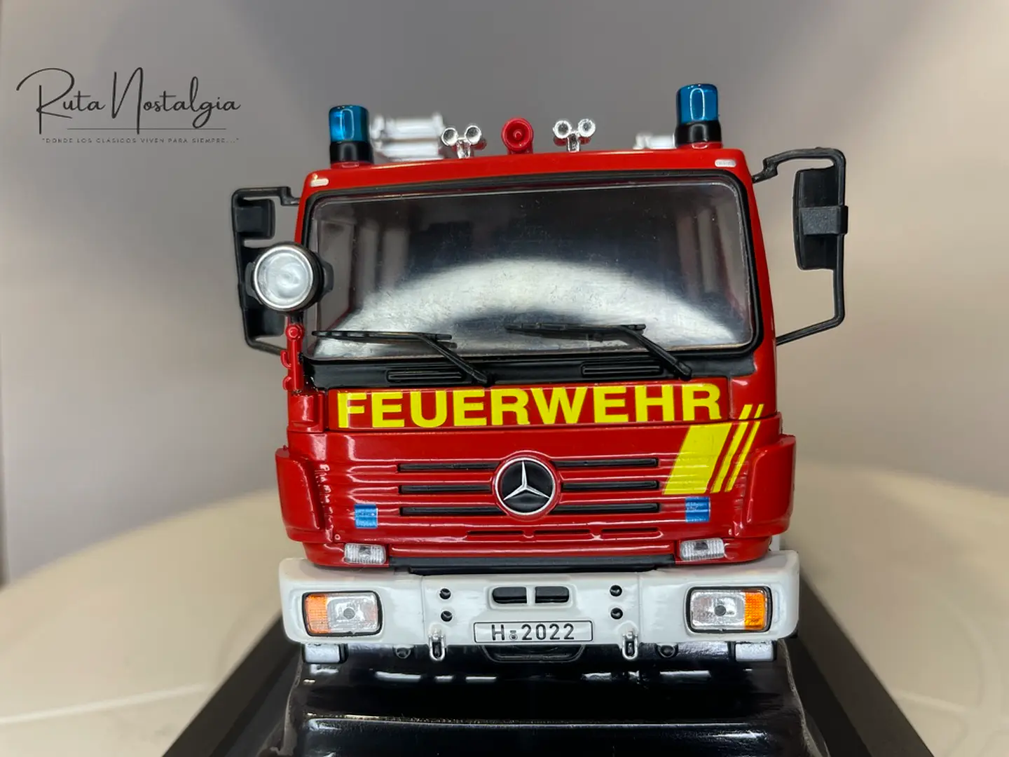 Camión de Bomberos Mercedes-Benz LF 16/12 1995 | IXO 1:43 2