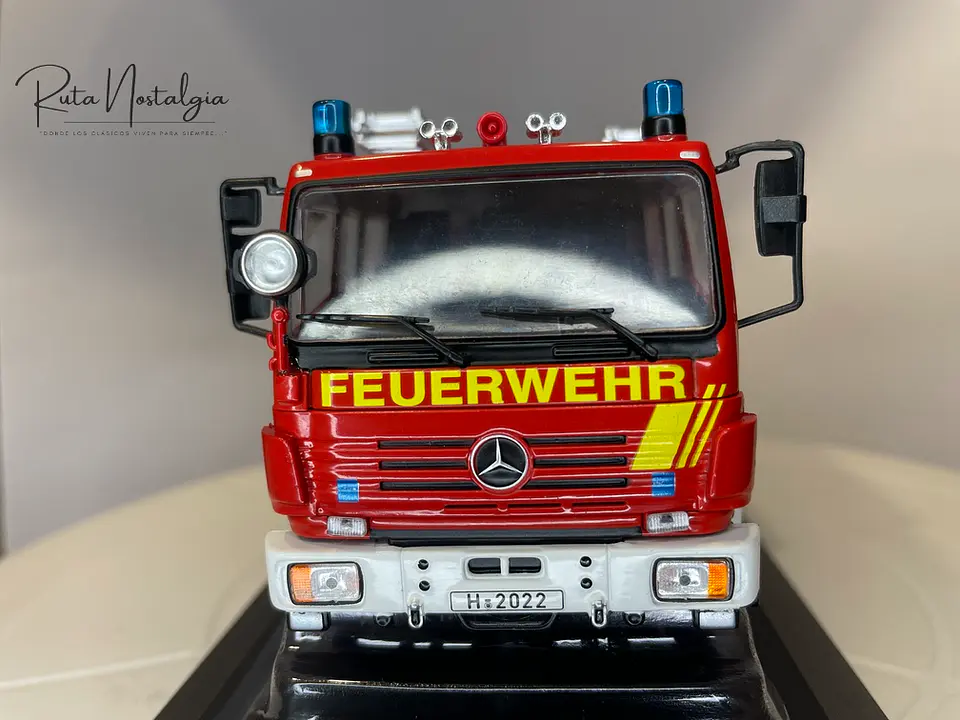 Camión de Bomberos Mercedes-Benz LF 16/12 1995 | IXO 1:43 2