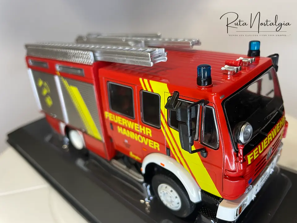 Camión de Bomberos Mercedes-Benz LF 16/12 1995 | IXO 1:43 9