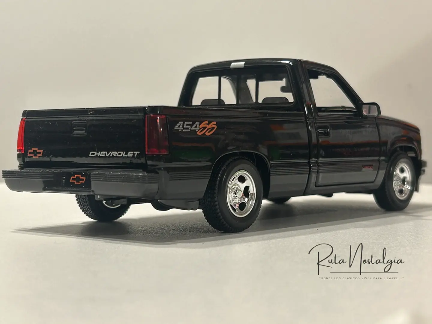 Camioneta Chevrolet 454 SS Pick-up (1993) | Maisto 1:24 8