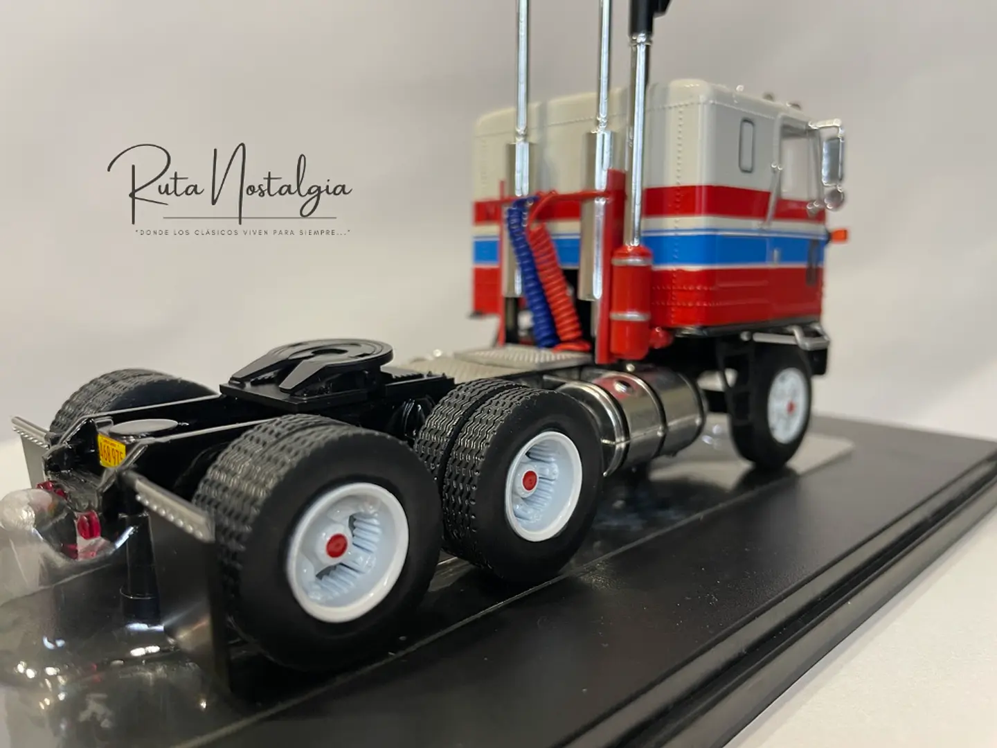 Camión GMC Astro 95 (1970) | IXO 1:43 Coleccionable 6