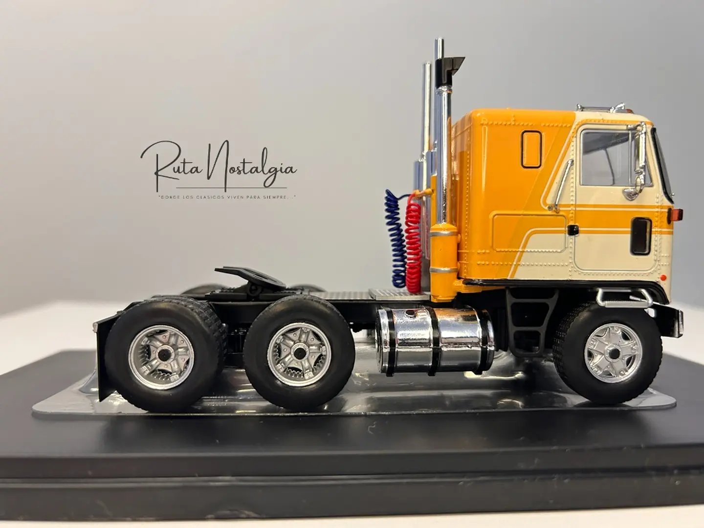 Camión GMC Astro 95 (1970) | IXO 1:43 Coleccionable 14