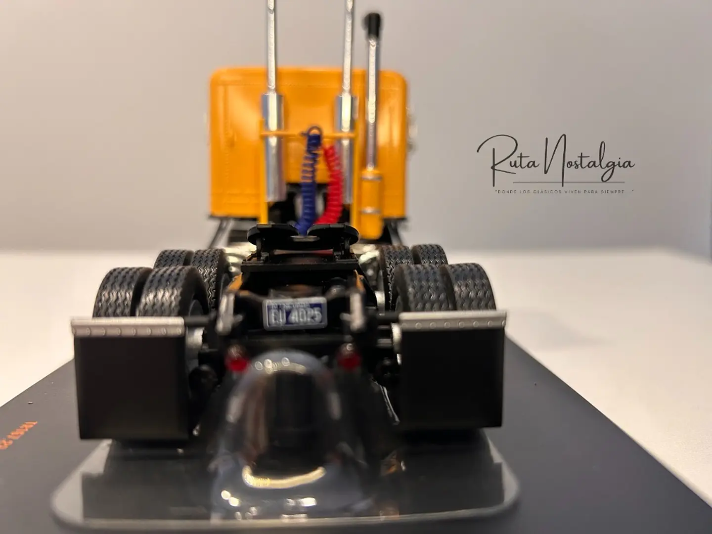 Camión GMC Astro 95 (1970) | IXO 1:43 Coleccionable 16