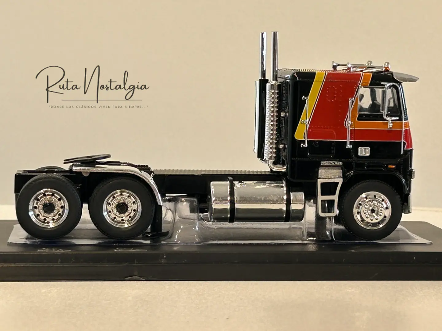 Camión Freightliner FLA (1993) | IXO Escala 1:43 4