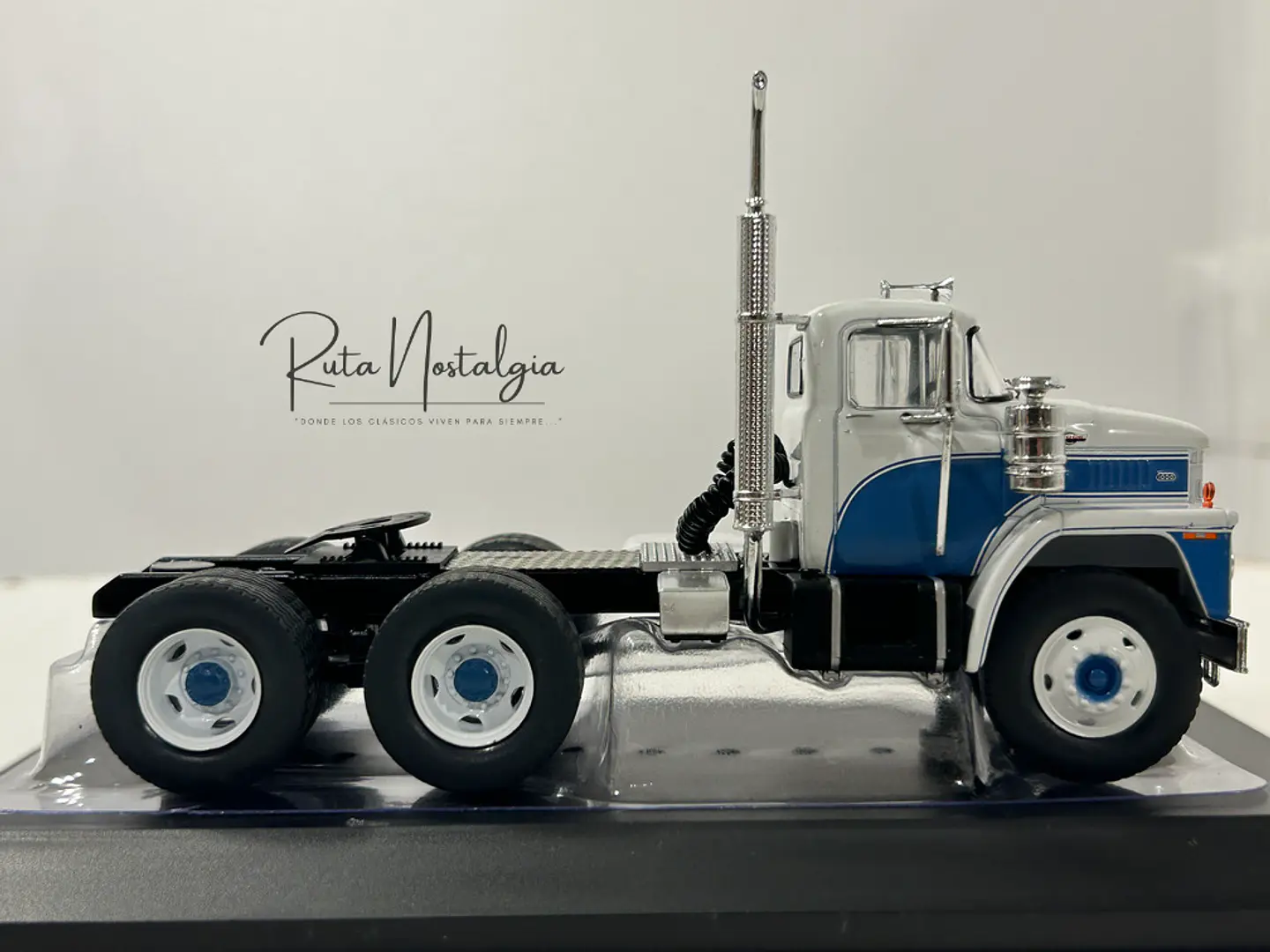 Camión Dodge LCF CT900 (1960) | IXO Escala 1:43 4