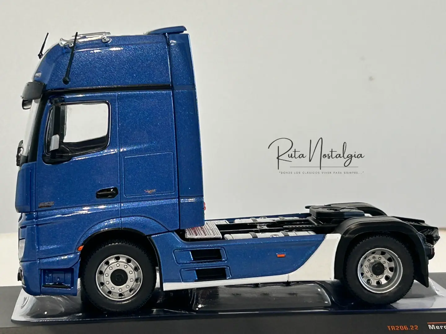 Camión Mercedes-Benz Actros MP4 | IXO Escala 1:43 4