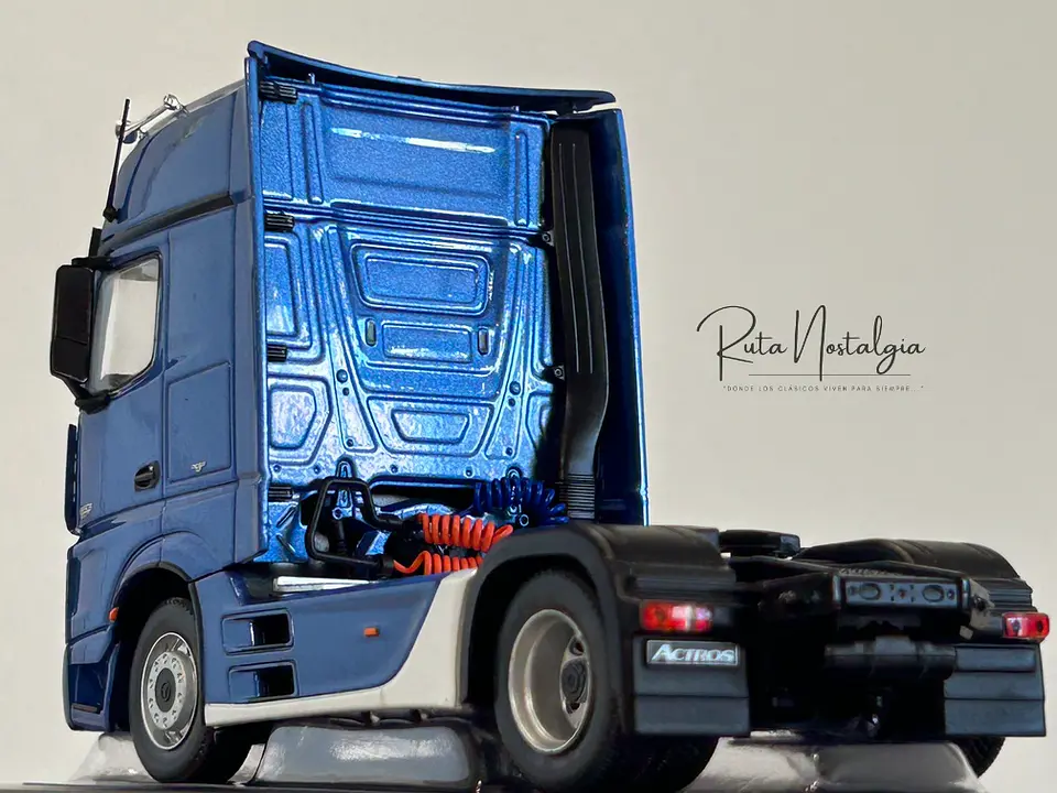 Camión Mercedes-Benz Actros MP4 | IXO Escala 1:43 5
