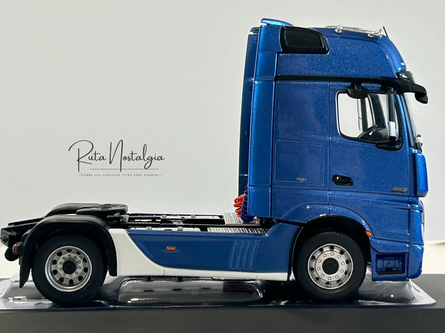 Camión Mercedes-Benz Actros MP4 | IXO Escala 1:43 8