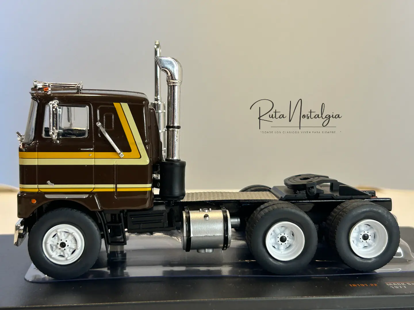 Camión Mack Serie F 1977 | IXO 1:43 Coleccionable 4