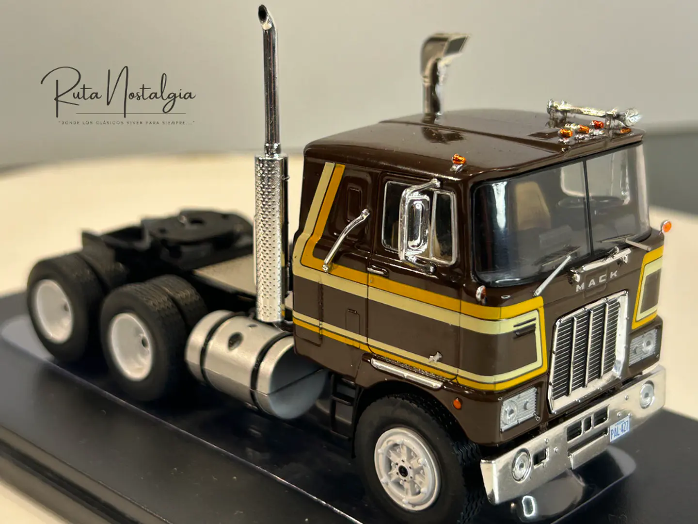 Camión Mack Serie F 1977 | IXO 1:43 Coleccionable 9
