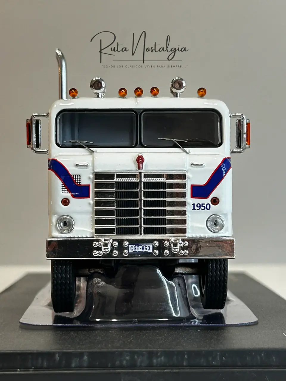 Camión Kenworth Bullnose 1950 Ross Mackie – Ixo Models 1:43- CAJA CON DESGASTE DE COLOR 4