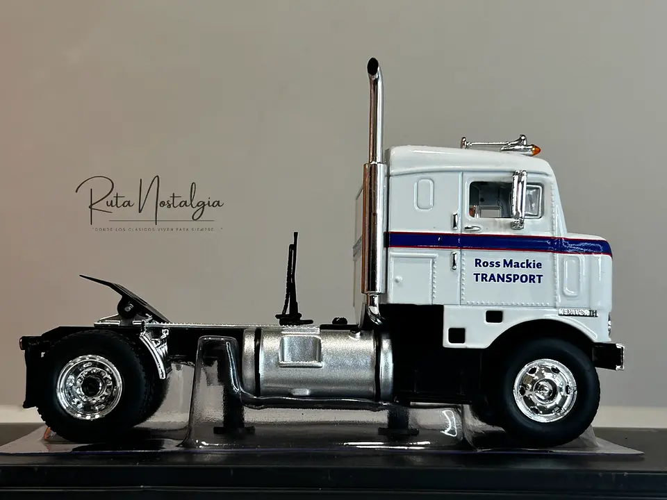 Camión Kenworth Bullnose 1950 Ross Mackie – Ixo Models 1:43- CAJA CON DESGASTE DE COLOR 6