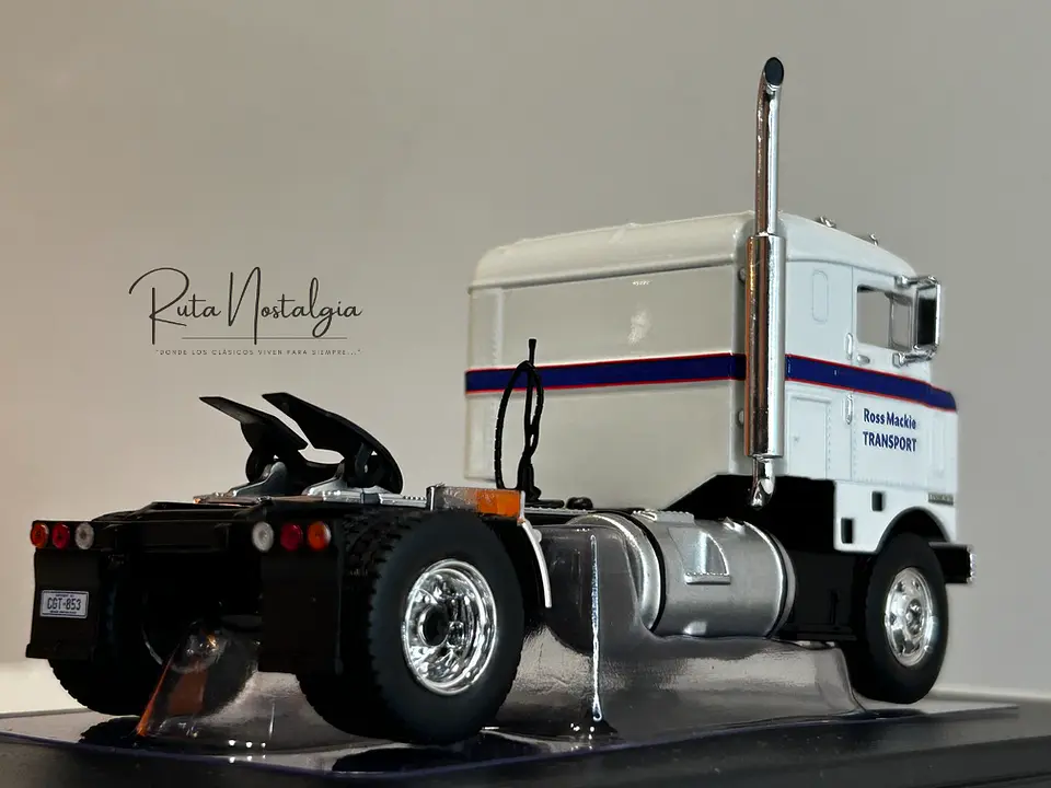 Camión Kenworth Bullnose 1950 Ross Mackie – Ixo Models 1:43- CAJA CON DESGASTE DE COLOR 7