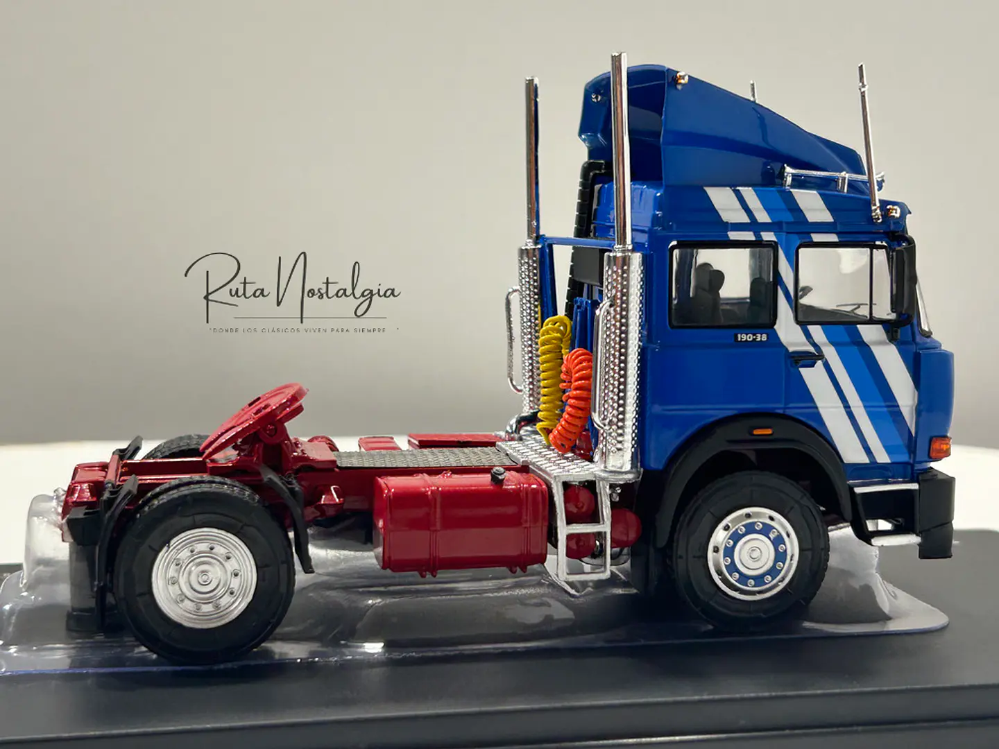 Camión Iveco TurboStar 190-42 (1984) | IXO 1:43 5