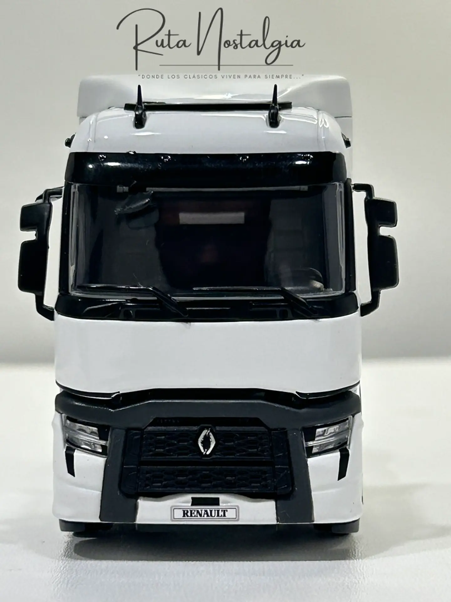 Camión WSI Renault T EVO 4x2 White Line Escala 1:50 3