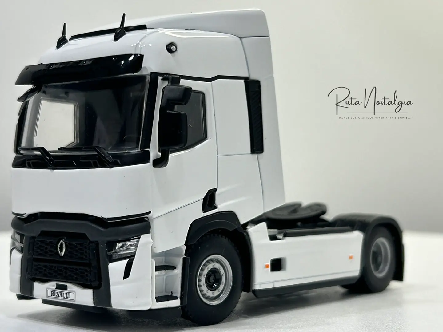 Camión WSI Renault T EVO 4x2 White Line Escala 1:50 4