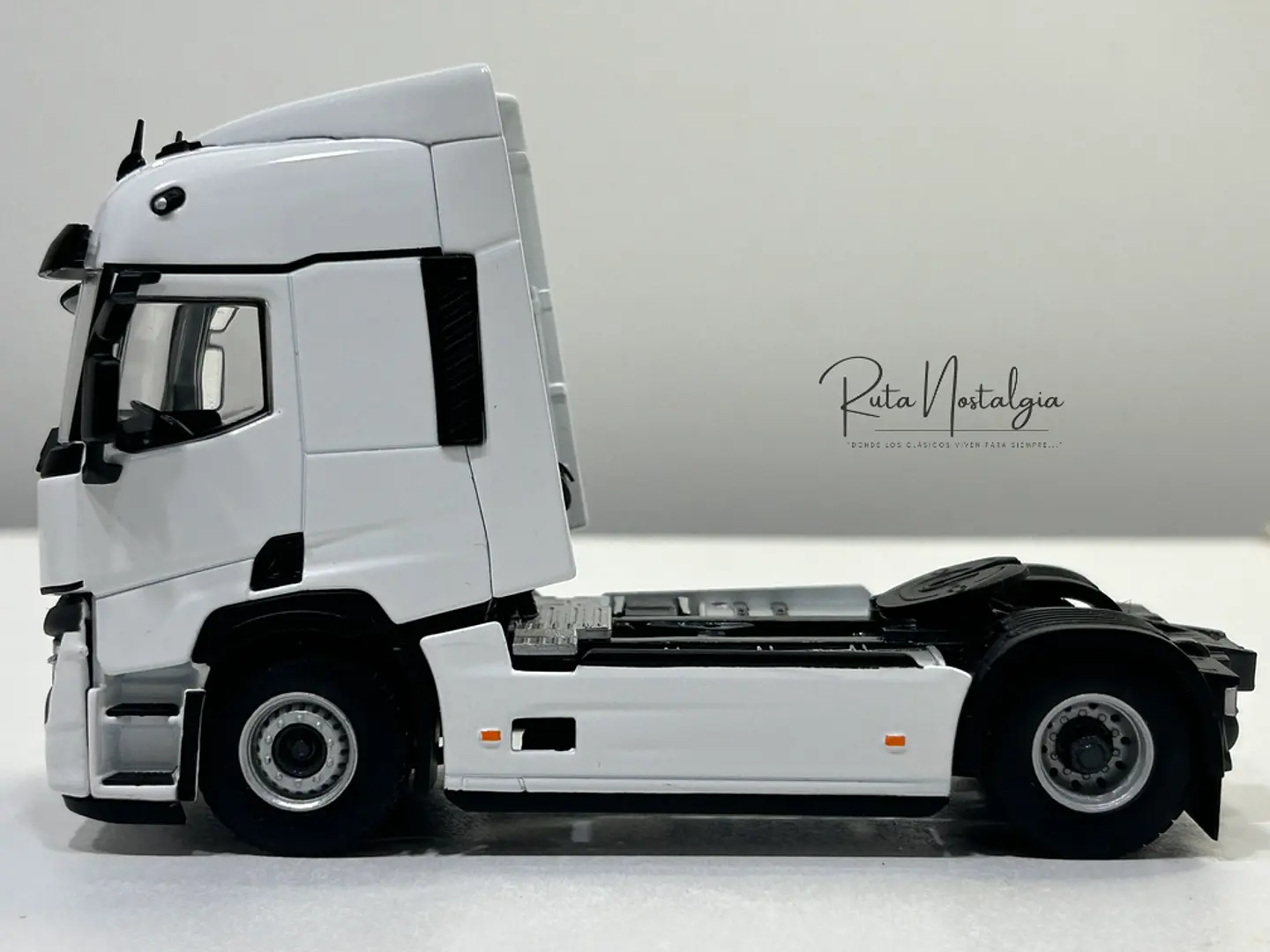 Camión WSI Renault T EVO 4x2 White Line Escala 1:50 5