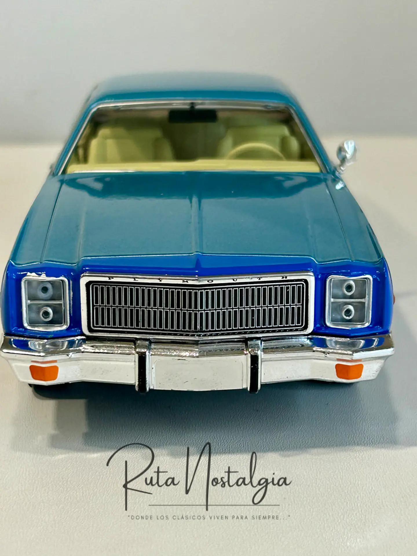 Auto Plymouth Fury Serie “Hunter” (1977) | Greenlight 1:24 3