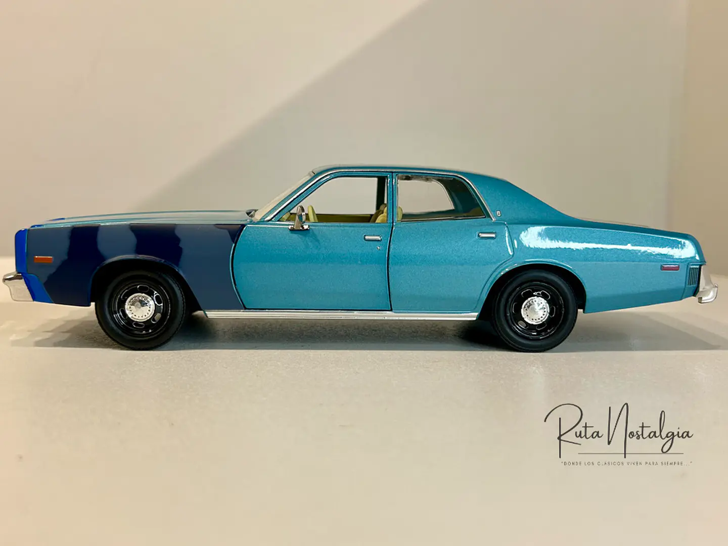 Auto Plymouth Fury Serie “Hunter” (1977) | Greenlight 1:24 5