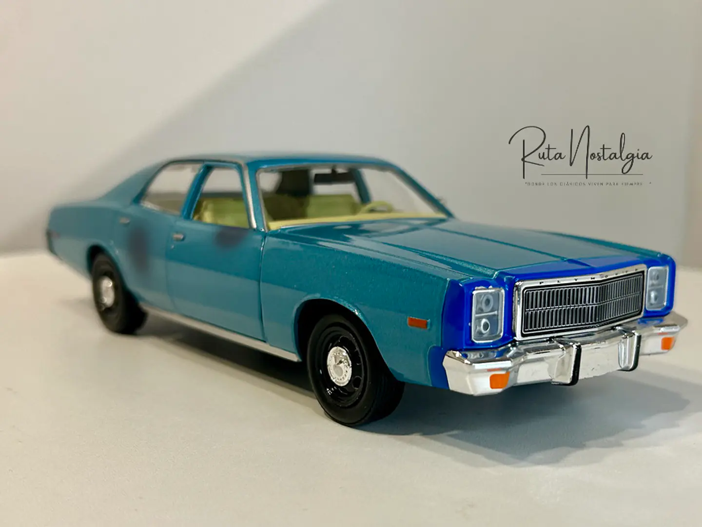 Auto Plymouth Fury Serie “Hunter” (1977) | Greenlight 1:24 1