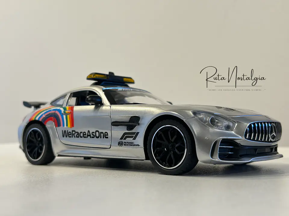 Auto Mercedes-Benz AMG GT R “F1 Safety Car” 1:24 7