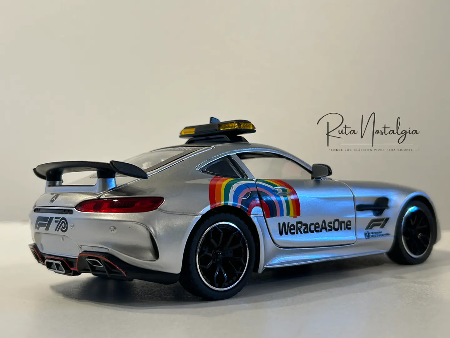 Auto Mercedes-Benz AMG GT R “F1 Safety Car” 1:24 8