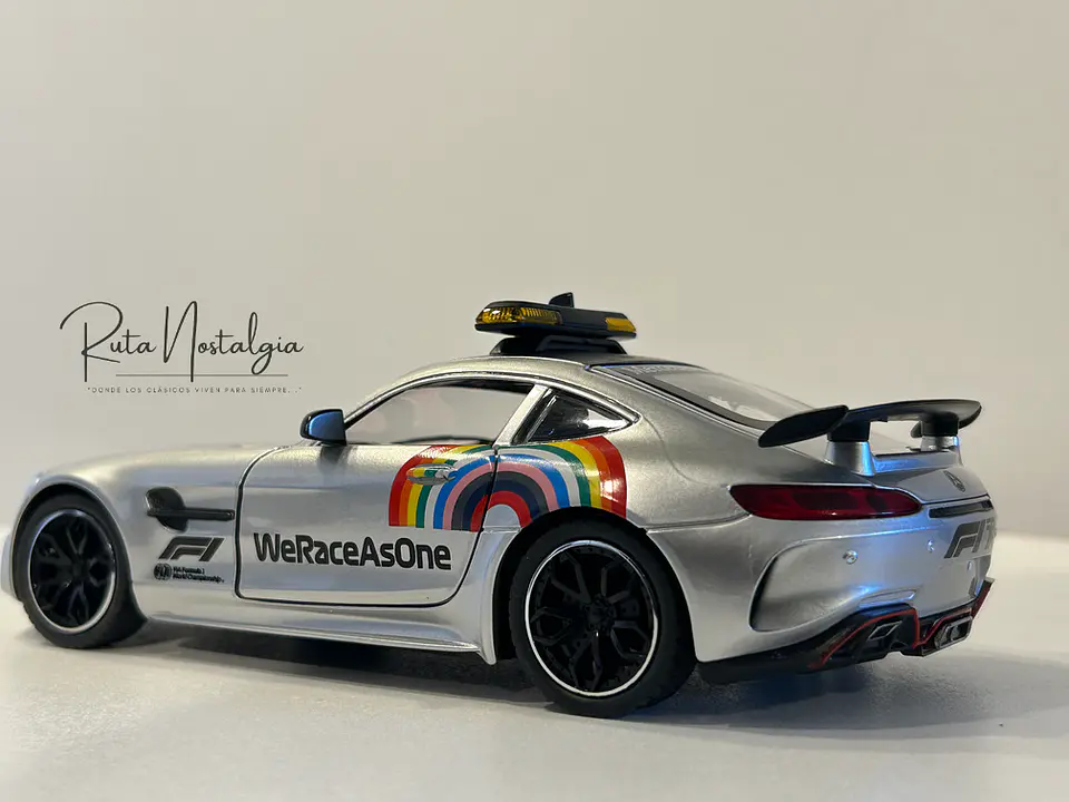 Auto Mercedes-Benz AMG GT R “F1 Safety Car” 1:24 9