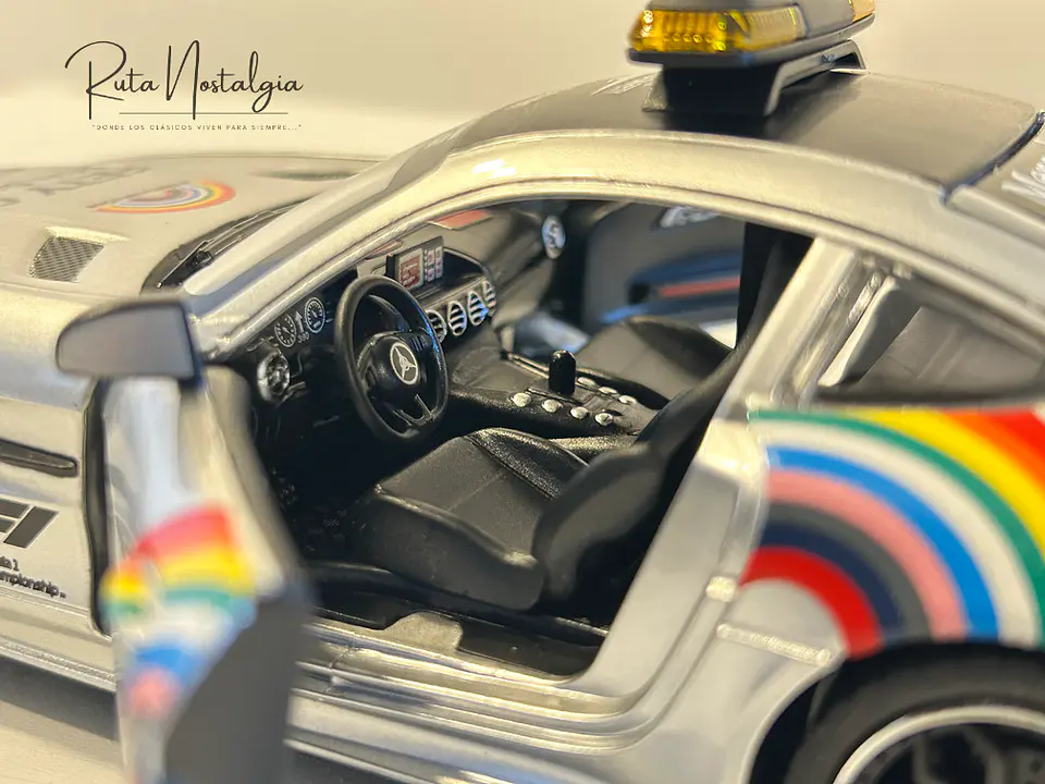 Auto Mercedes-Benz AMG GT R “F1 Safety Car” 1:24 3