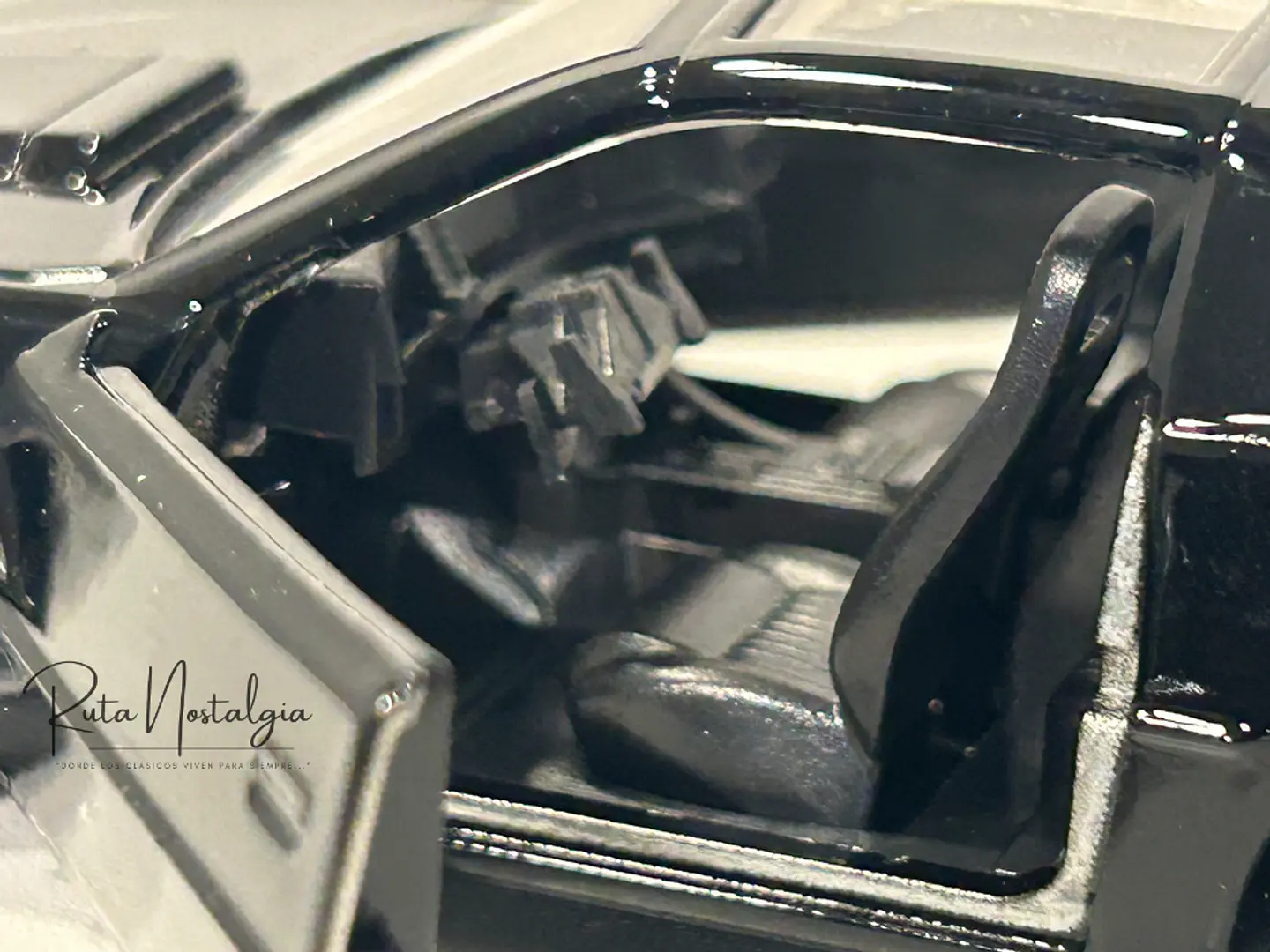 Auto Mercedes-Benz AMG GT R “F1 Safety Car” 1:24 4