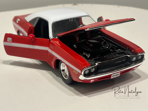 Auto Dodge Challenger R/T (1970) | Maisto 1:24