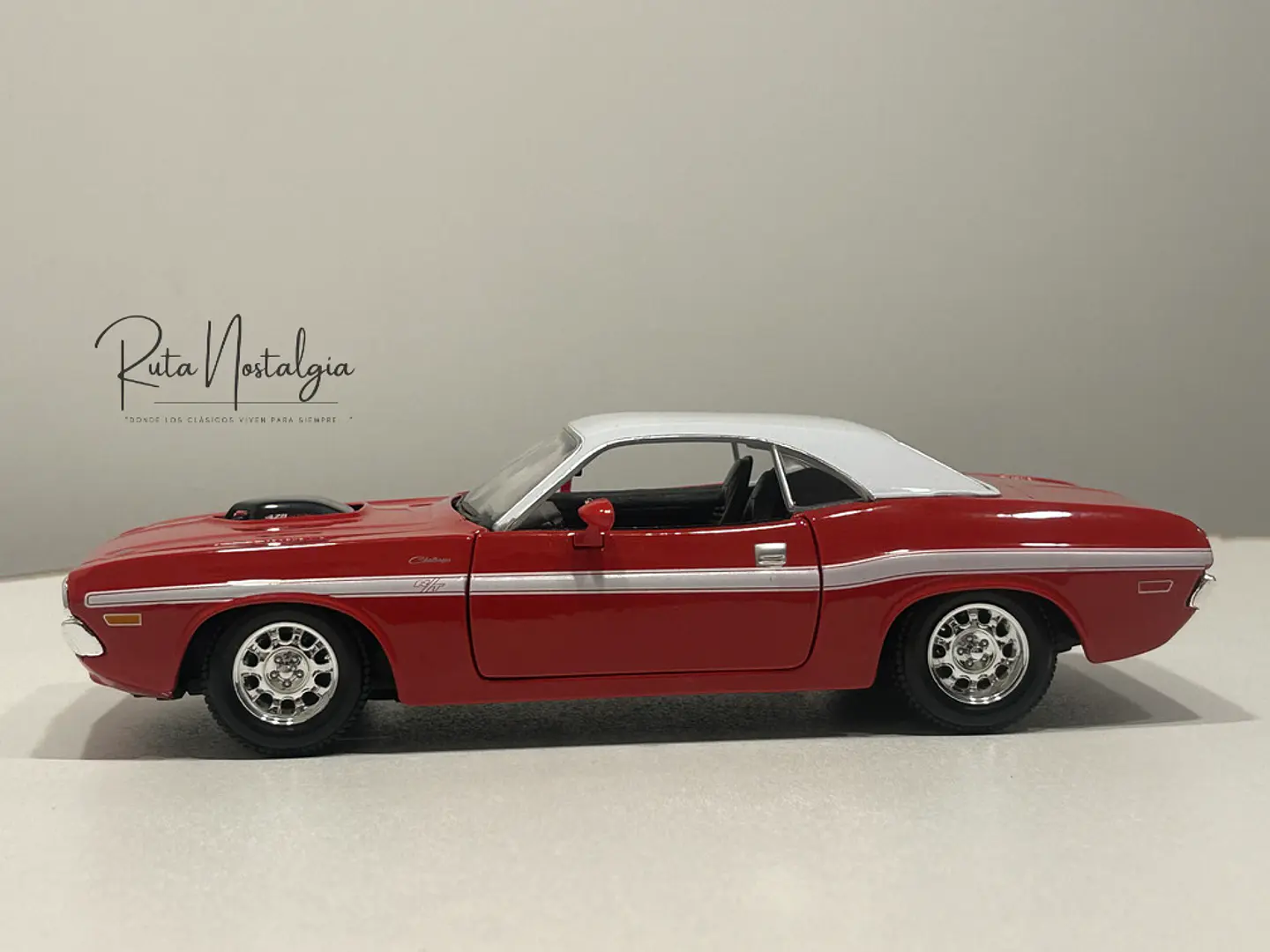 Auto Dodge Challenger R/T (1970) | Maisto 1:24 7