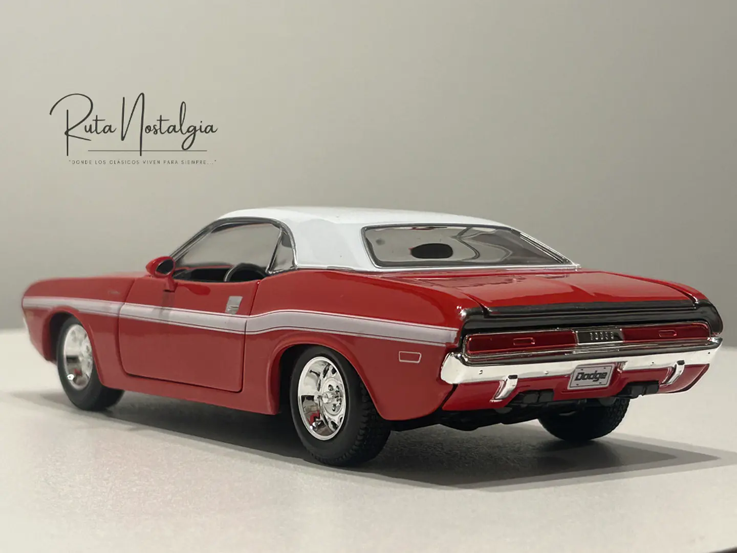 Auto Dodge Challenger R/T (1970) | Maisto 1:24 8