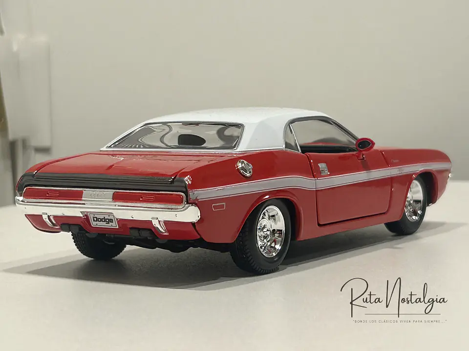 Auto Dodge Challenger R/T (1970) | Maisto 1:24 10
