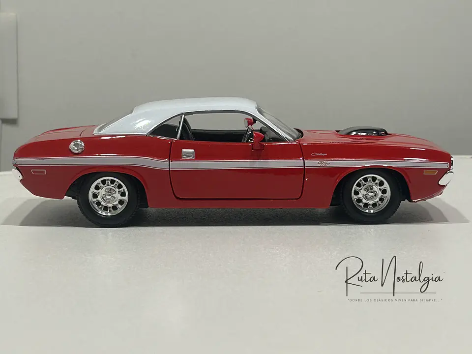 Auto Dodge Challenger R/T (1970) | Maisto 1:24 11