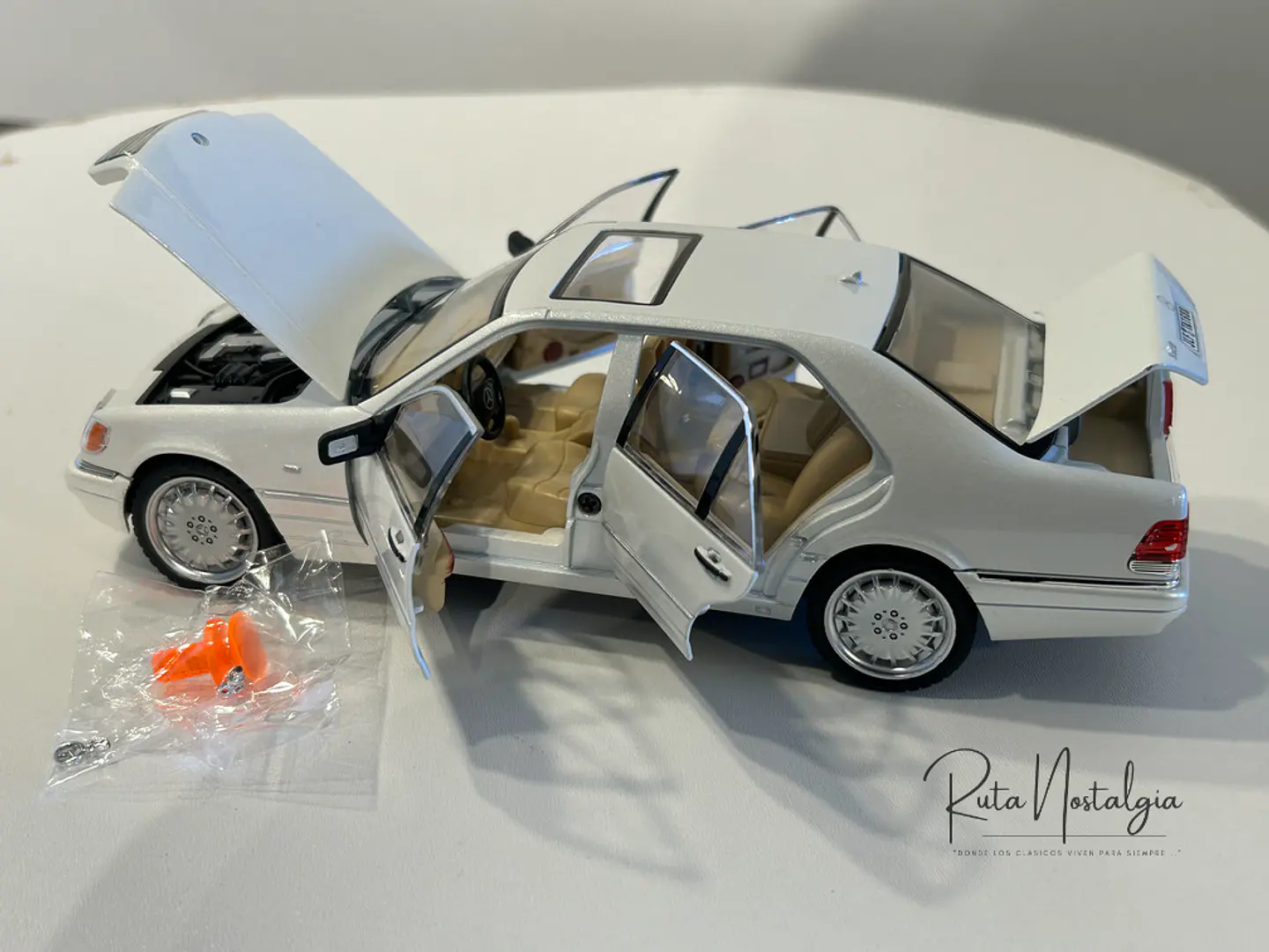 Auto Mercedes-Benz S320 W140 1:24 Coleccionable 16