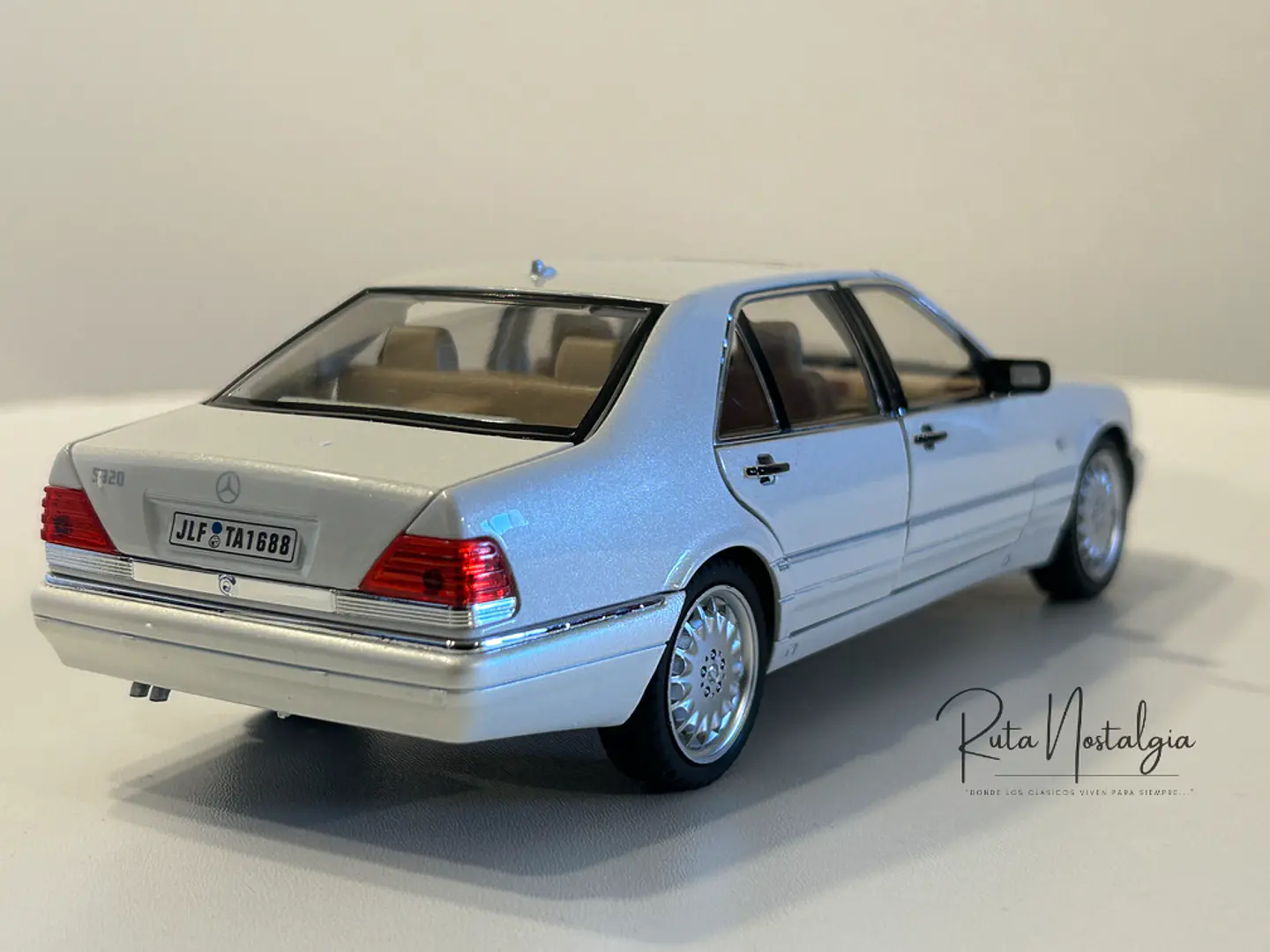 Auto Mercedes-Benz S320 W140 1:24 Coleccionable 18